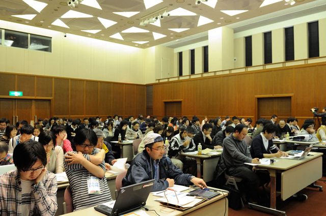 会場は満員御礼! 県内、県外から多くの方が集まりました。