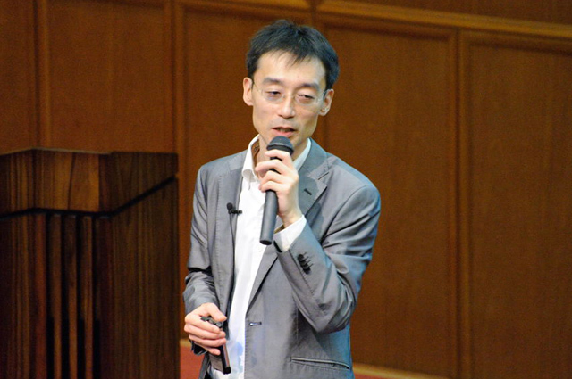 先陣をきったのは羽田野さん。HTML5のデバイス連携など導入にぴったりの内容でした。